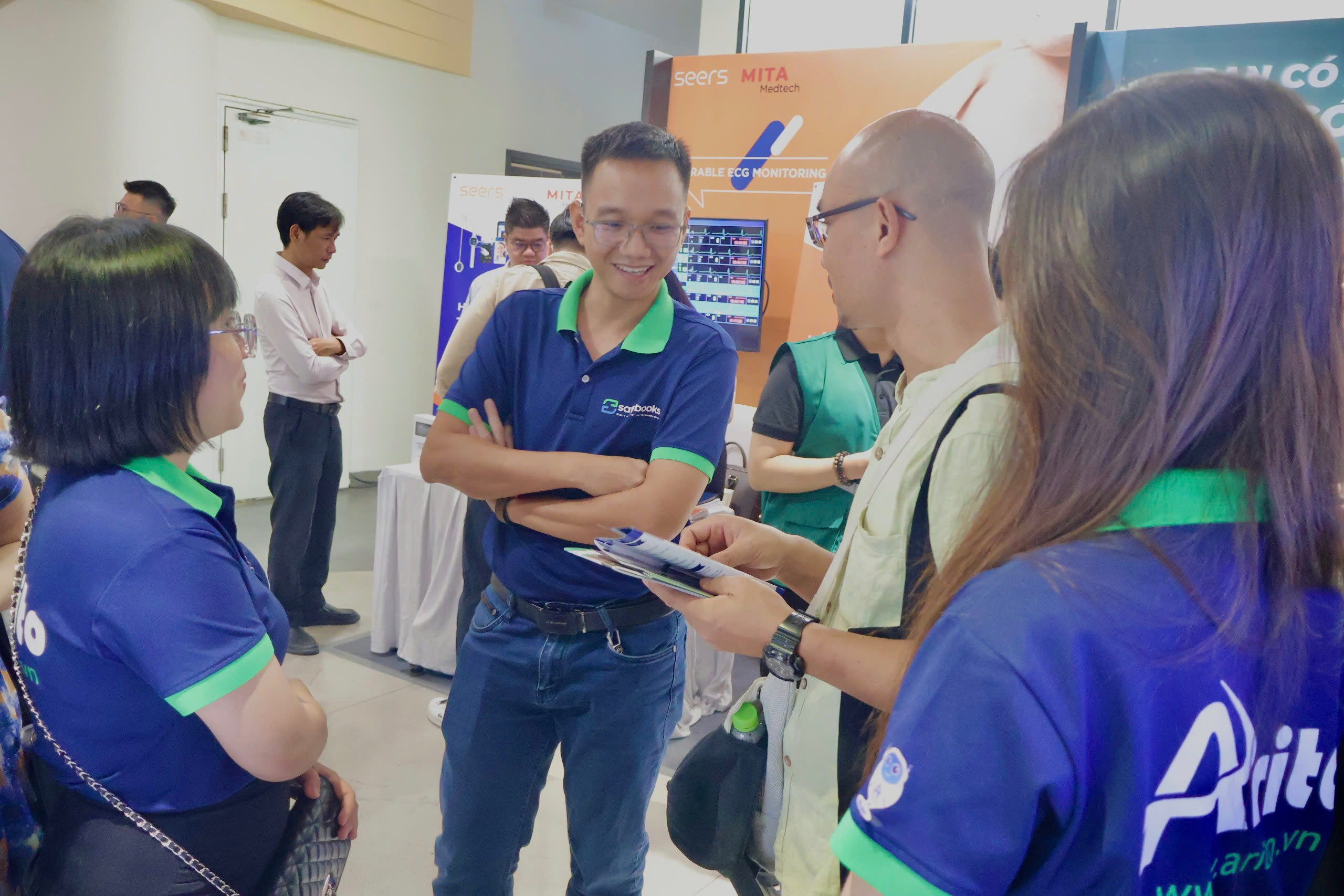 Đội ngũ ARITO trực tiếp trao đổi, tư vấn và giải đáp các vấn đề của doanh nghiệp